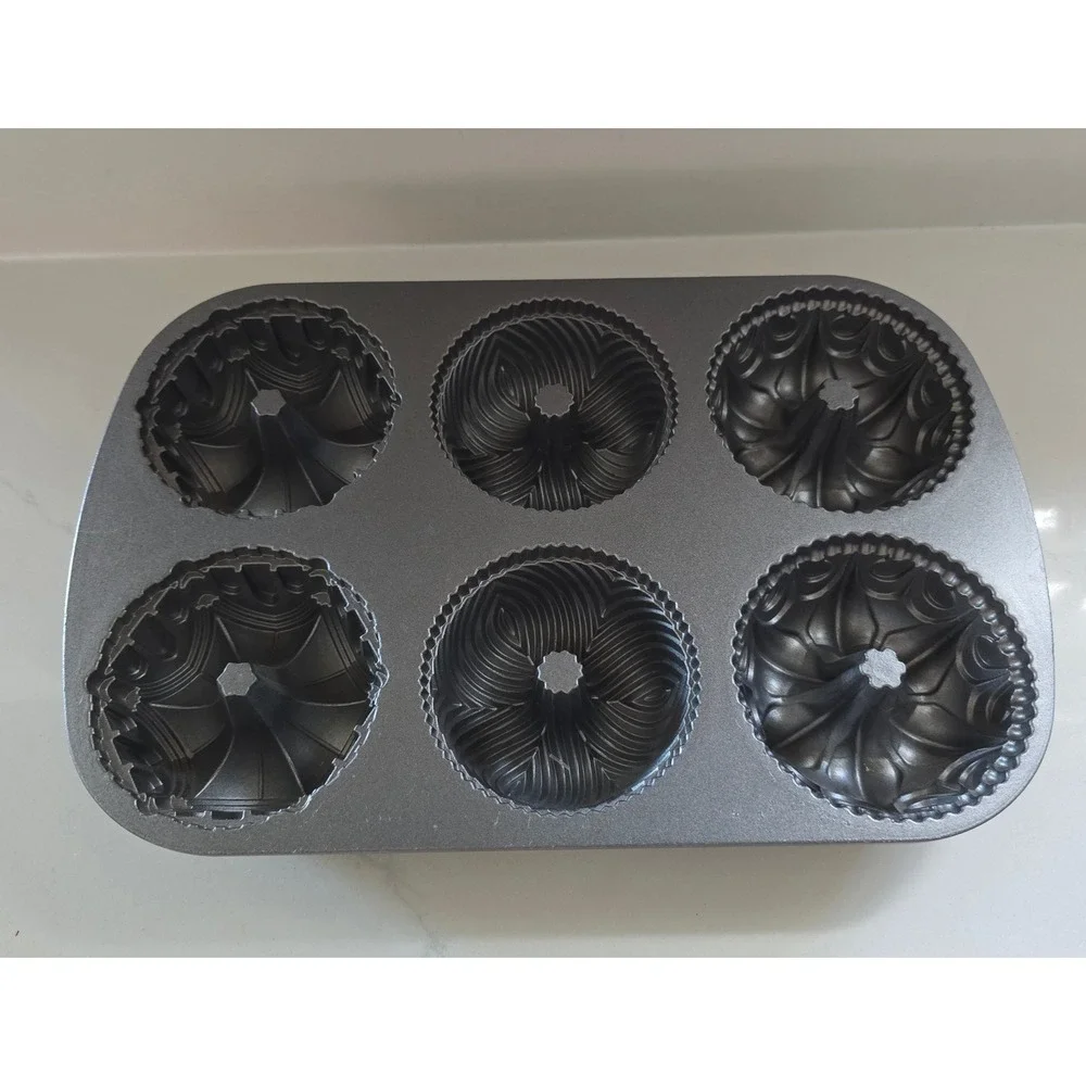 Nordic Ware Autumn Treats Pan 6 Cavity Cast Aluminum Nonstick Fall Cake Pan